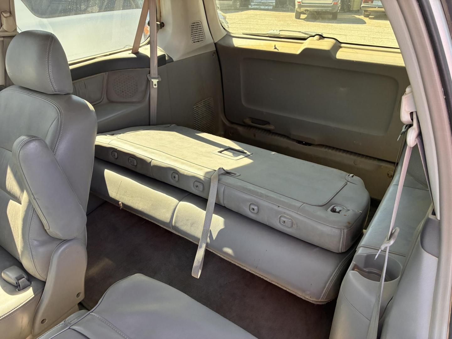 2004 Honda Odyssey EX w/ Leather and DVD (5FNRL18054B) with an 3.5L V6 SOHC 24V engine, 5-Speed Automatic Overdrive transmission, located at 44356 Date Ave., Lancaster, CA, 93534, (661) 945-6555, 34.688919, -118.139374 - Photo#5