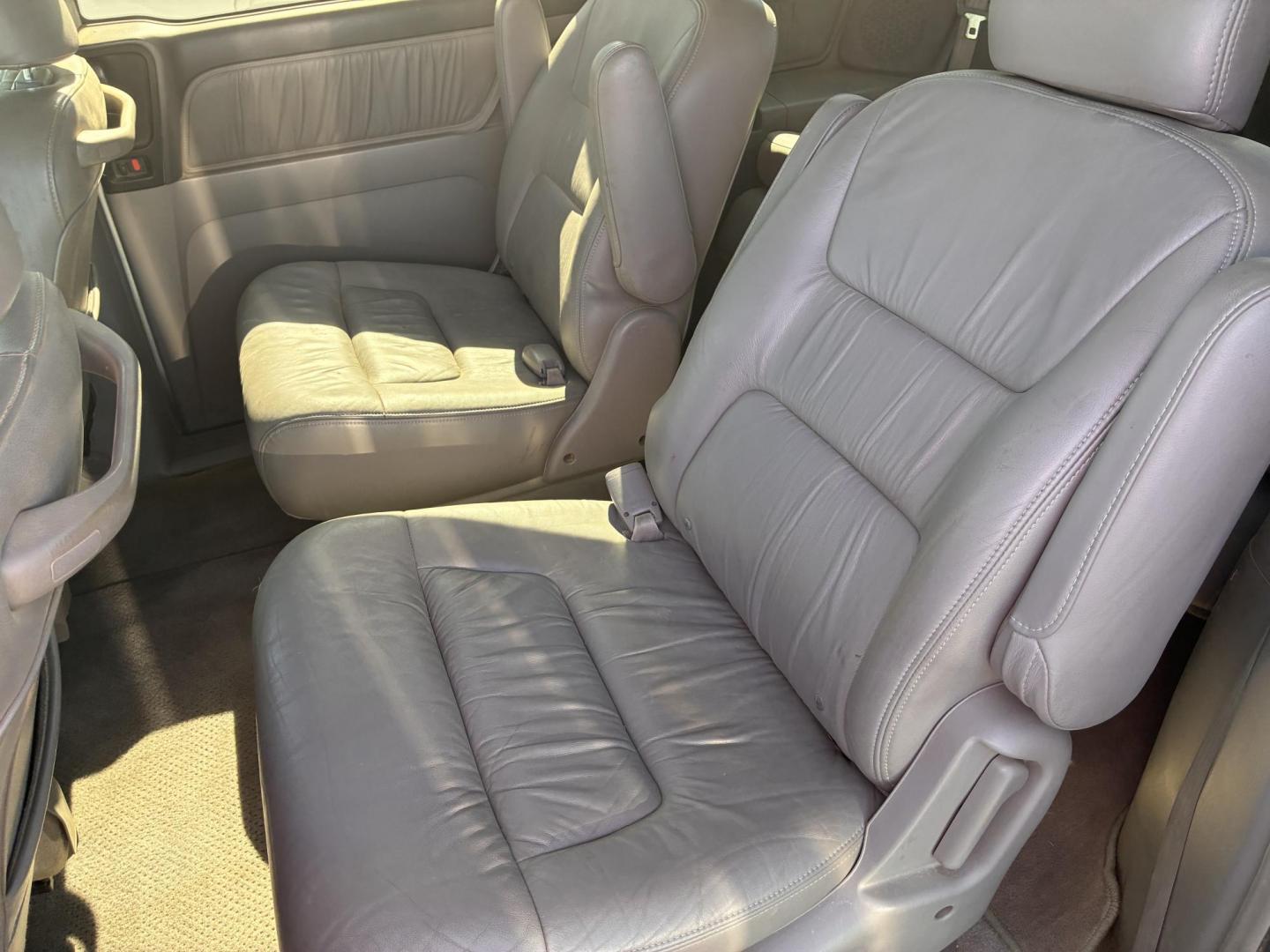 2004 Honda Odyssey EX w/ Leather and DVD (5FNRL18054B) with an 3.5L V6 SOHC 24V engine, 5-Speed Automatic Overdrive transmission, located at 44356 Date Ave., Lancaster, CA, 93534, (661) 945-6555, 34.688919, -118.139374 - Photo#6