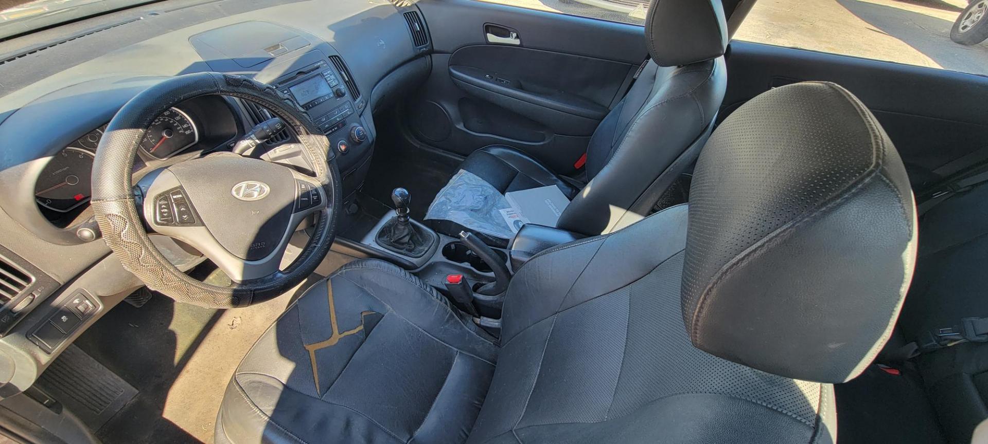 2011 /GRAY Hyundai Elantra Touring GLS Automatic (KMHDC8AE3BU) with an 2.0L L4 DOHC 16V engine, 4-Speed Automatic transmission, located at 44356 Date Ave., Lancaster, CA, 93534, (661) 945-6555, 34.688919, -118.139374 - Photo#4