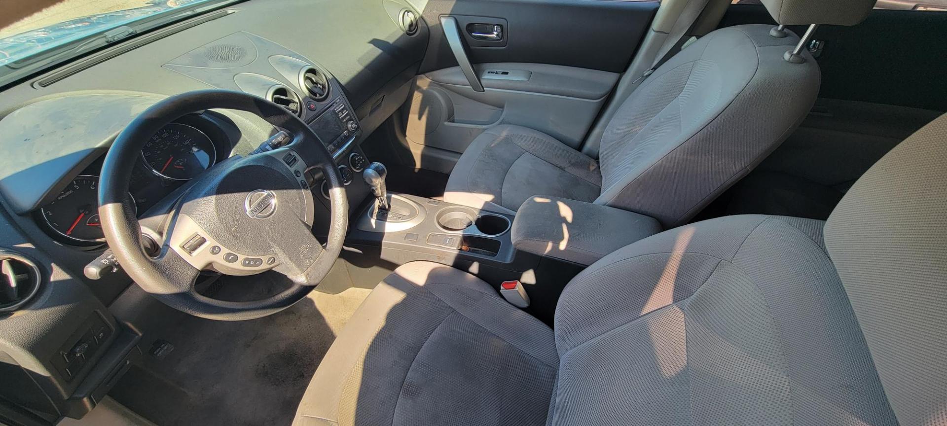2013 Nissan Rogue S 2WD (JN8AS5MT0DW) with an 2.5L L4 DOHC 16V engine, Continuously Variable Transmission transmission, located at 44356 Date Ave., Lancaster, CA, 93534, (661) 945-6555, 34.688919, -118.139374 - Photo#4