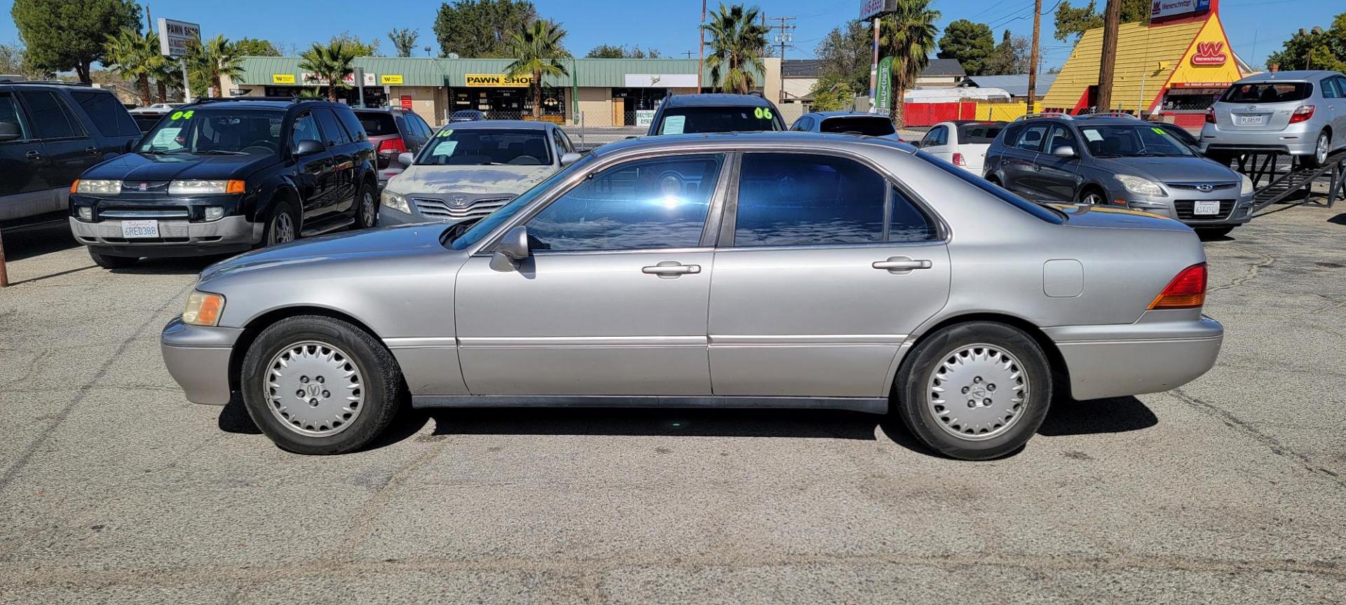 1997 /GRAY Acura RL 3.5RL (JH4KA9658VC) with an 3.5L V6 SOHC 24V engine, 4-Speed Automatic Overdrive transmission, located at 44356 Date Ave., Lancaster, CA, 93534, (661) 945-6555, 34.688919, -118.139374 - Photo#2