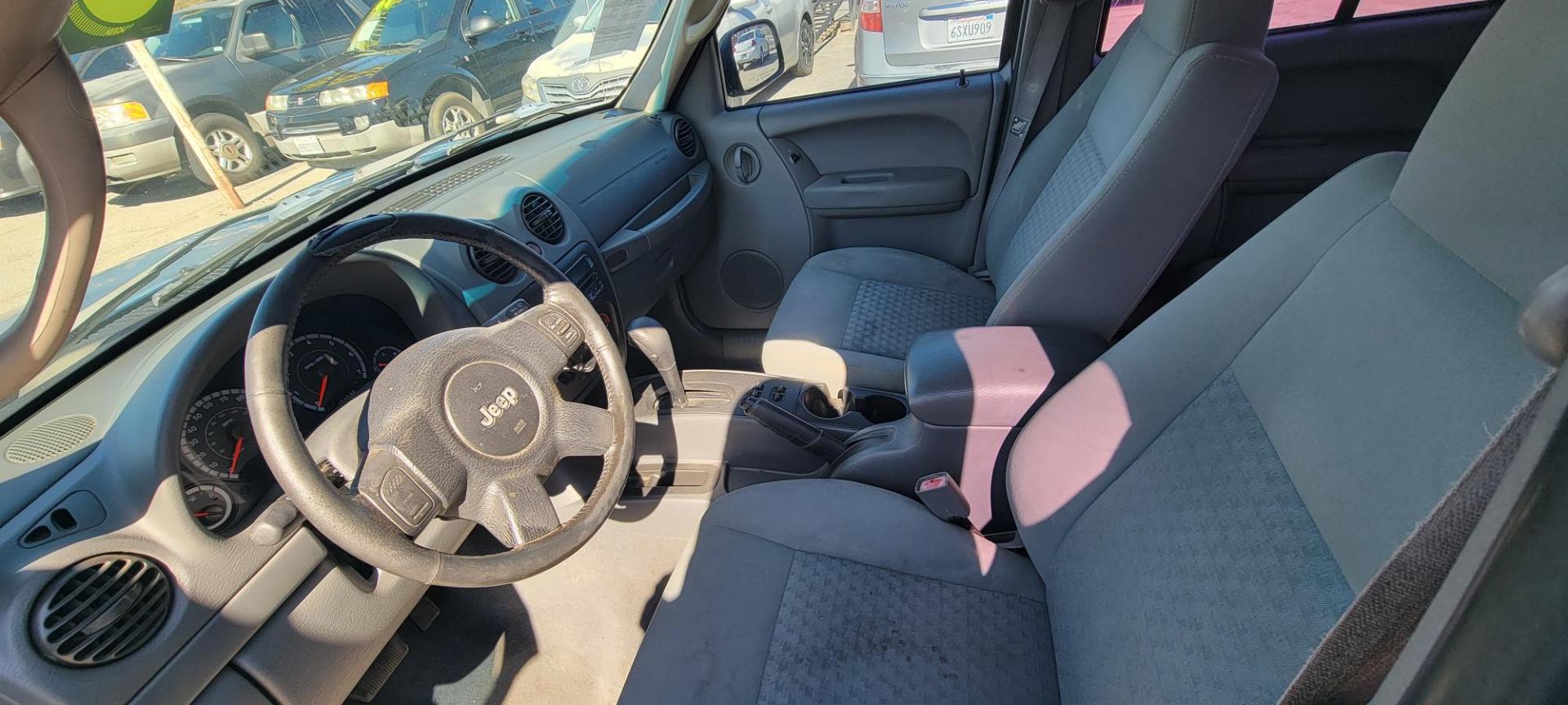 2006 Jeep Liberty Sport 2WD (1J4GK48K76W) with an 3.7L V6 SOHC 12V engine, AUTO transmission, located at 44356 Date Ave., Lancaster, CA, 93534, (661) 945-6555, 34.688919, -118.139374 - Photo#5