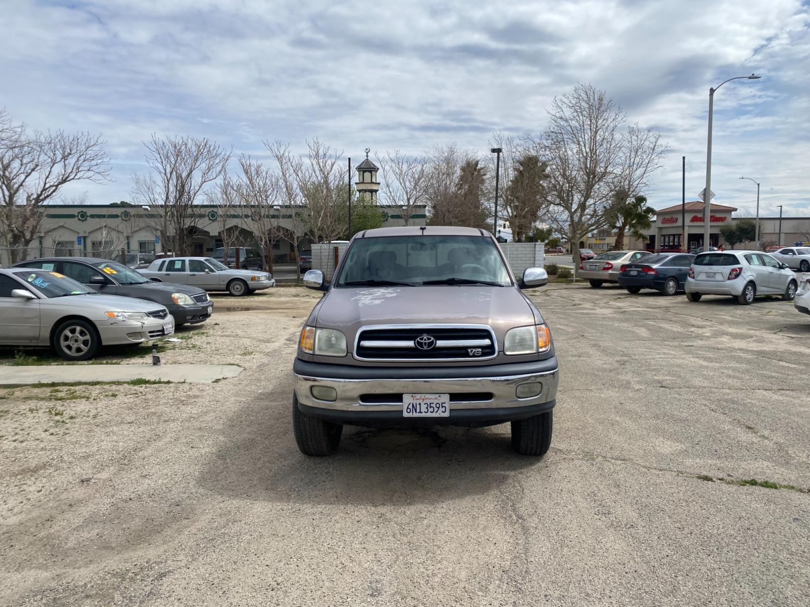 2001 Toyota Tundra SR5 Access Cab 4WD (5TBBT44101S) with an 4.7L V8 DOHC 32V engine, AUTO transmission, located at 44356 Date Ave., Lancaster, CA, 93534, (661) 945-6555, 34.688919, -118.139374 - Photo #0