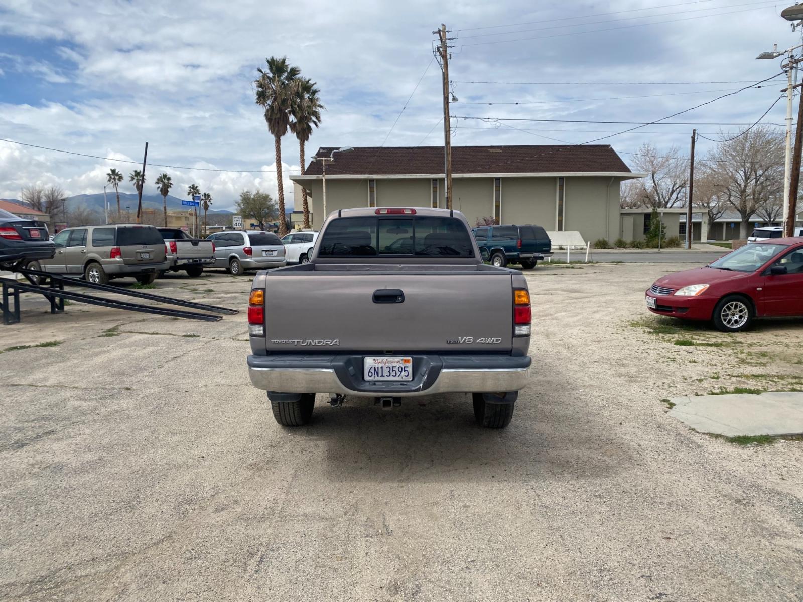 2001 Toyota Tundra SR5 Access Cab 4WD (5TBBT44101S) with an 4.7L V8 DOHC 32V engine, AUTO transmission, located at 44356 Date Ave., Lancaster, CA, 93534, (661) 945-6555, 34.688919, -118.139374 - Photo #2