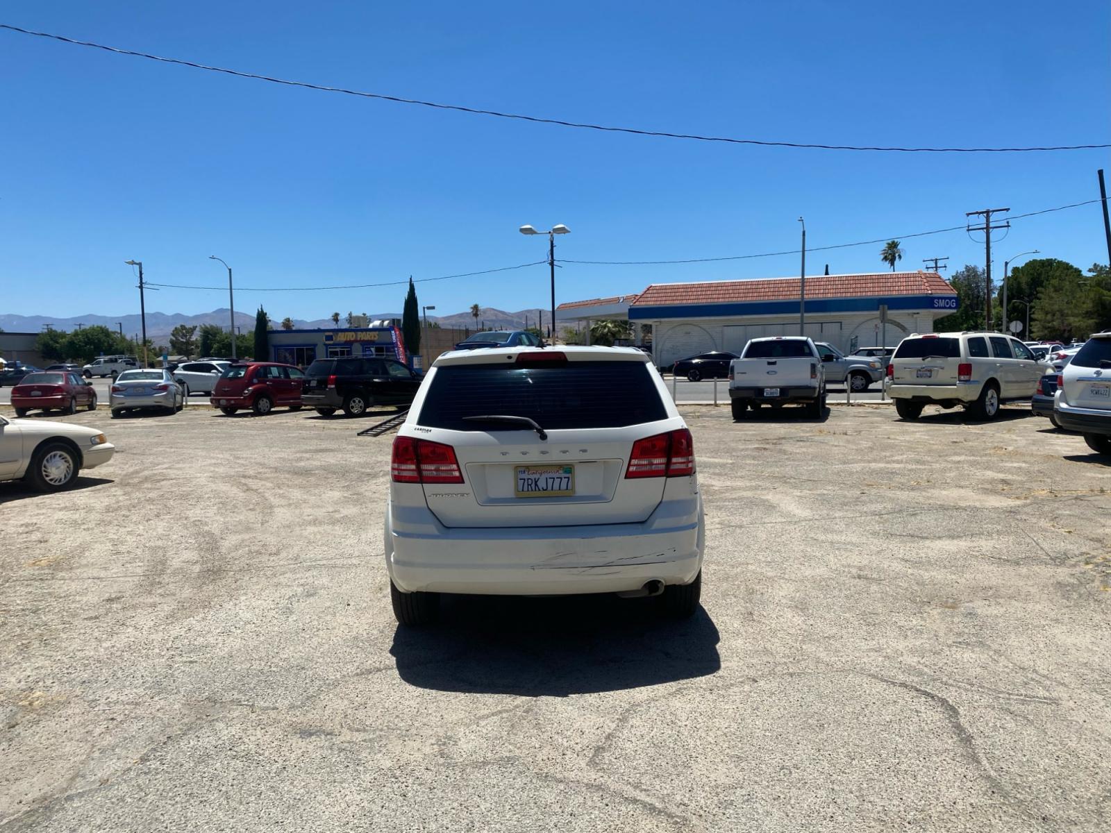 2015 Dodge Journey SE (3C4PDCABXFT) with an 2.4L L4 DOHC 16V engine, 4-Speed Automatic transmission, located at 44356 Date Ave., Lancaster, CA, 93534, (661) 945-6555, 34.688919, -118.139374 - Photo #2