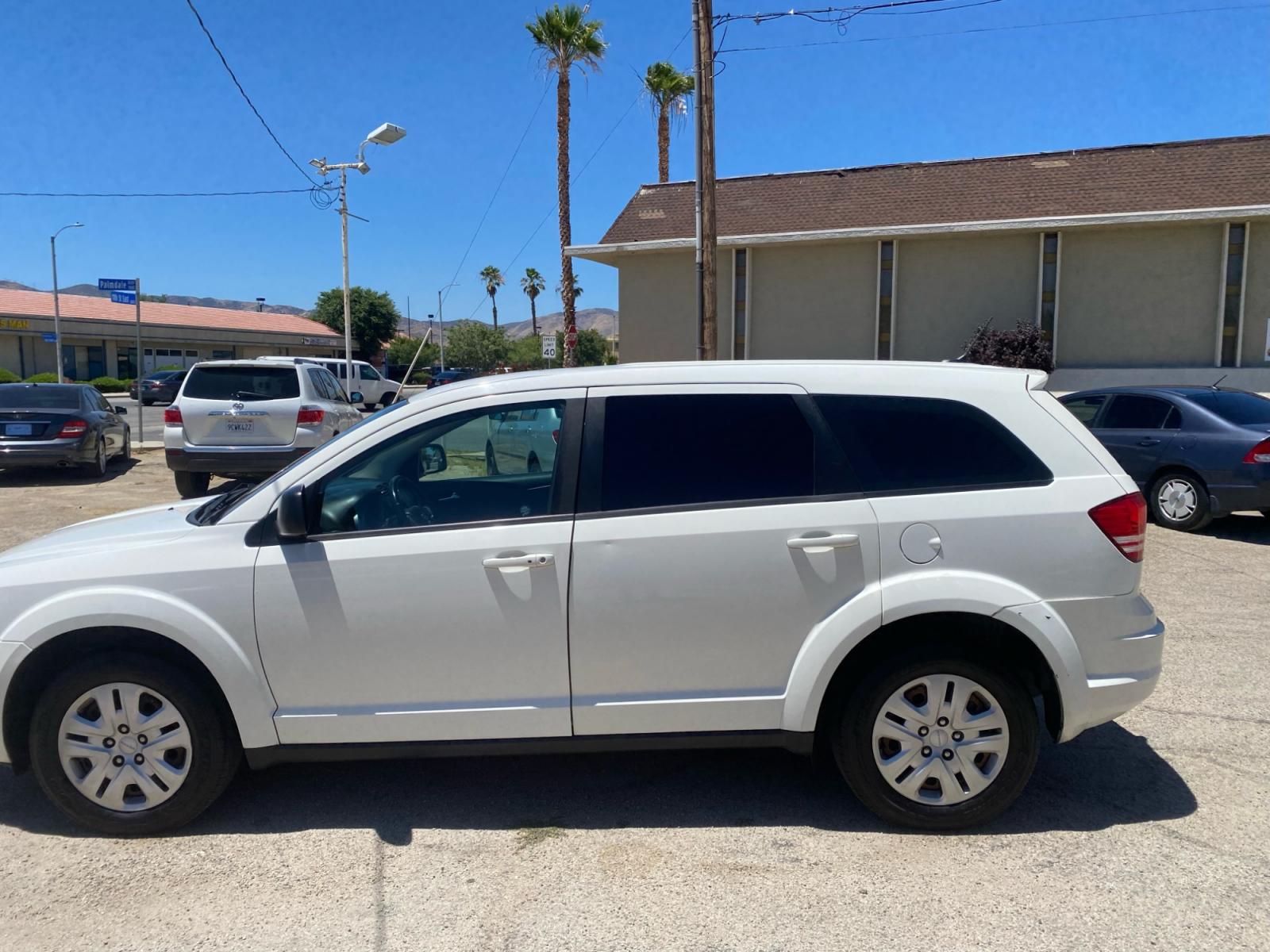 2015 Dodge Journey SE (3C4PDCABXFT) with an 2.4L L4 DOHC 16V engine, 4-Speed Automatic transmission, located at 44356 Date Ave., Lancaster, CA, 93534, (661) 945-6555, 34.688919, -118.139374 - Photo #3
